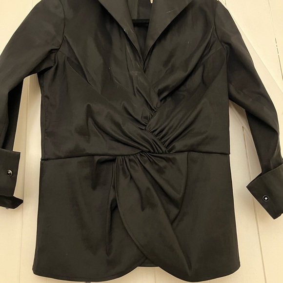 Black Taffetta Blouse
Brand: Tadashi Shoji
Size 08 - Picture 2 of 8